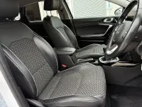 Usado Kia Ceed 158 HP (116 kW) 2022 Branco Citadino