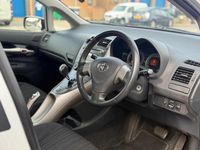 Used Toyota Auris T3 90 HP (66 kW) 2007 Silver Hatchback