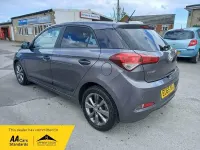 Begagnad Hyundai i20 Premium 90 HK (66 kW) 2015 Grå Halvkombi