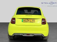 Usado Abarth 500e Turismo 112 kW (153 HP) 2024 Verde Citadino