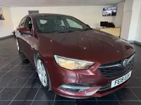 Used Vauxhall Insignia SRi 140 HP (102 kW) 2019 Red Hatchback