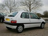 Begagnad Citroën Saxo 2001 Halvkombi