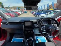 Used Renault Clio Iconic 100 HP (73 kW) 2020 Red Hatchback