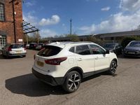 Used Nissan Qashqai Tekna 115 HP (84 kW) 2017 White SUV