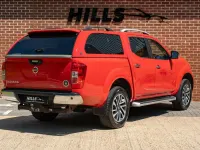 Used Nissan Navara Tekna 190 HP (139 kW) 2017 Red Pickup