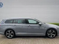 Begagnad VW Passat R-line 150 HK (110 kW) 2023 Grå Kombi