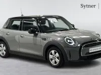 Usado Mini Cooper Classic 134 HP (98 kW) 2022 Cinzento Citadino