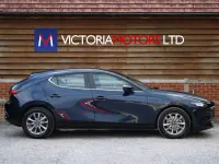 Usado Mazda 3 Luxury 2022 Azul Utilitario