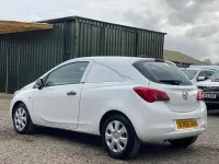 Used Vauxhall Corsa 95 HP (69 kW) 2017 White Hatchback