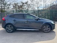 Used Volvo V40 Pro 150 HP (110 kW) 2018 Blue Hatchback