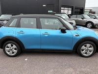 Begagnad Mini Cooper Classic 136 HK (100 kW) 2019 Blå Halvkombi