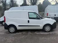 Second-hand Vauxhall Combo 95 CP (69 kW) 2018 Alb Monovolum