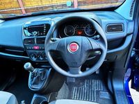 Begagnad Fiat Doblò 95 HK (69 kW) 2019 Blå Minibuss