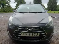 Usado Hyundai ix20 Premium 125 CV (91 kW) 2016 Gris Utilitario