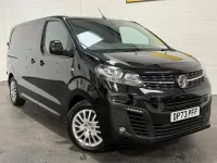 Second-hand Vauxhall Vivaro S 120 CP (88 kW) 2024 Negru Monovolum