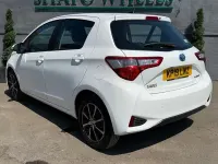 Used Toyota Yaris Hybrid 101 HP (74 kW) 2019 White Hatchback