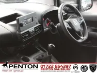 Second-hand Vauxhall Combo 100 CP (73 kW) 2021 Alb Monovolum
