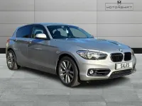 Usado BMW 118 Sport Line 150 CV (110 kW) 2017 Plateado Utilitario