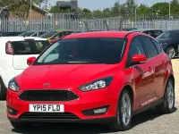 Begagnad Ford Focus Zetec 120 HK (88 kW) 2015 Röd Halvkombi