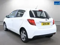 Used Toyota Yaris 101 HP (74 kW) 2015 White Hatchback