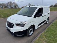 Second-hand Vauxhall Combo 100 CP (73 kW) 2022 Alb Monovolum