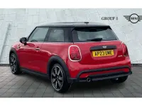 Begagnad Mini Cooper Exclusive 136 HK (100 kW) 2023 Röd Halvkombi