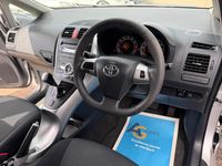 Usado Toyota Auris 2010 Prateado Citadino