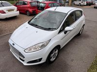 Used Ford Fiesta Zetec 82 HP (60 kW) 2013 Frozen white Hatchback