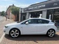Used Vauxhall Astra SRi 115 HP (84 kW) 2012 White Hatchback