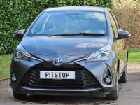 Used Toyota Yaris Hybrid 100 HP (73 kW) 2017 Grey Hatchback