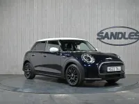 Begagnad Mini Cooper Classic 136 HK (100 kW) 2022 Blå Halvkombi