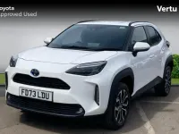 Used Toyota Yaris Hybrid Design 116 HP (85 kW) 2023 Pure white Estate