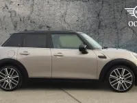 Usado Mini Cooper Exclusive 134 CV (98 kW) 2022 Gris Utilitario