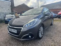 Used Peugeot 208 Signature Sky 82 HP (60 kW) 2018 Grey Hatchback
