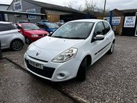 Used Renault Clio II 2010 White Hatchback