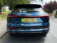 Second-hand Audi e-tron Comfort 300 kW (408 CP) 2019 Albastru SUV