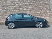 Used Vauxhall Astra SRi 105 HP (77 kW) 2018 Black Hatchback