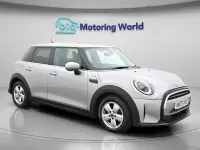 Usado Mini Cooper Classic 136 CV (100 kW) 2023 Plateado Utilitario