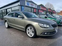 Gebraucht Skoda Superb Elegance 150 PS (110 kW) 2016 Grün Kleinwagen