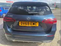 Usado Mercedes B200 AMG line 161 HP (118 kW) 2019 Azul Monovolume