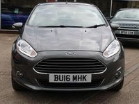 Używany Ford Fiesta Zetec 100 KM (73 kW) 2016 Szary Hatchback