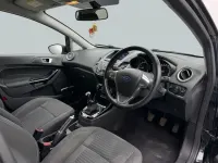 Second-hand Ford Fiesta Zetec 82 CP (60 kW) 2017 Negru Hatchback