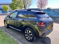 Używany Citroën C4 Cactus Flair 100 KM (73 kW) 2016 Czarny Hatchback