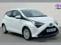 Gebraucht Toyota Aygo X-play 72 PS (52 kW) 2020 Weiß Kleinwagen