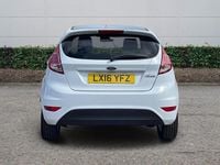 Usado Ford Fiesta Zetec 2016 Branco Citadino