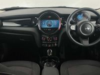 Usado Mini Cooper Classic 134 HP (98 kW) 2024 Prateado Citadino
