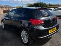 Second-hand Vauxhall Astra 2014 Negru Hatchback