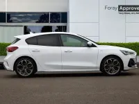 Used Ford Focus ST-Line 2022 Frozen white Hatchback