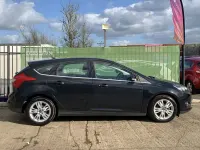 Begagnad Ford Focus Titanium 2014 Svart Halvkombi