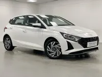 Käytetty Hyundai i20 Advanced 90 HP (66 kW) 2024 Valkoinen Viistoperä
